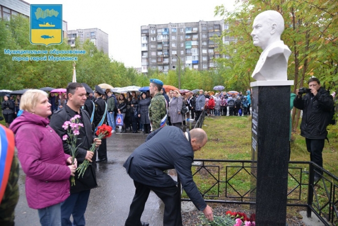 Легендарному асу палубной авиации