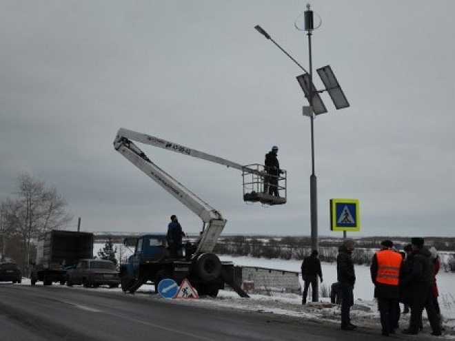 Остановку в Белокаменке освещает... ветер