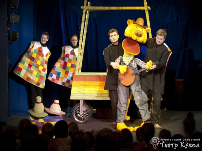 Театр кукол привёз радость юным театралам Печенгского района