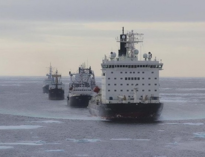 Экологи призывают перевести судна в Арктике на легкие виды топлива