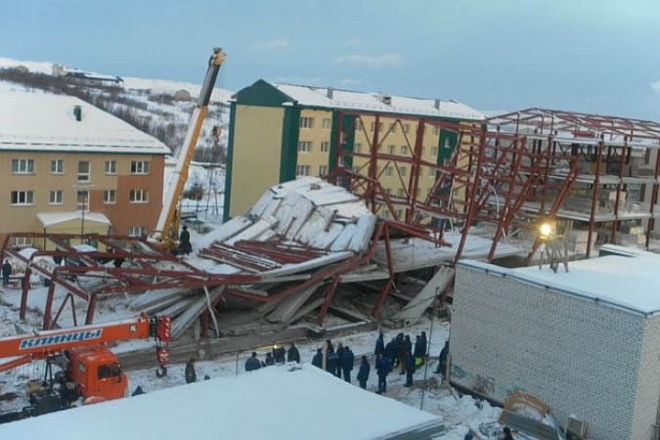 В Гаджиево рухнула стена строящегося дома, погиб человек