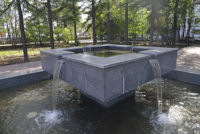 Парк украсили двумя фонтанами
