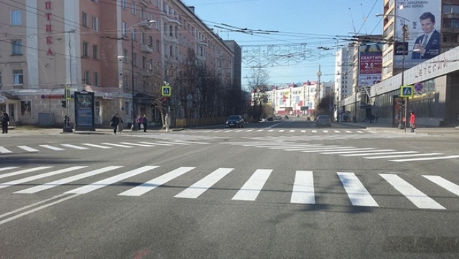В Мурманске на перекрёстке улицы Книповича пешеходам разрешили ходить по диагонали