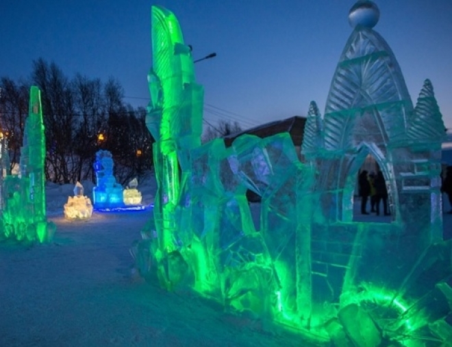 В Мурманске установили более 40 ярких ледяных фигур